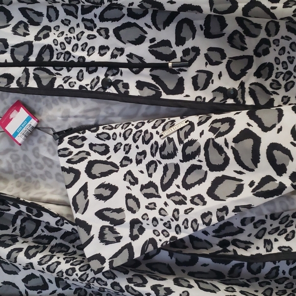 Vince Camuto Rain coat with pouch NWT - Picture 4 of 5